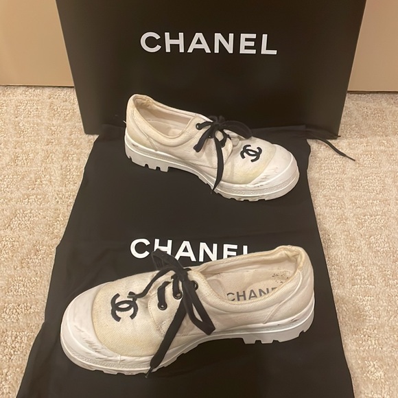Vintage Chanel canvas sneakers, 35 - Picture 2 of 9